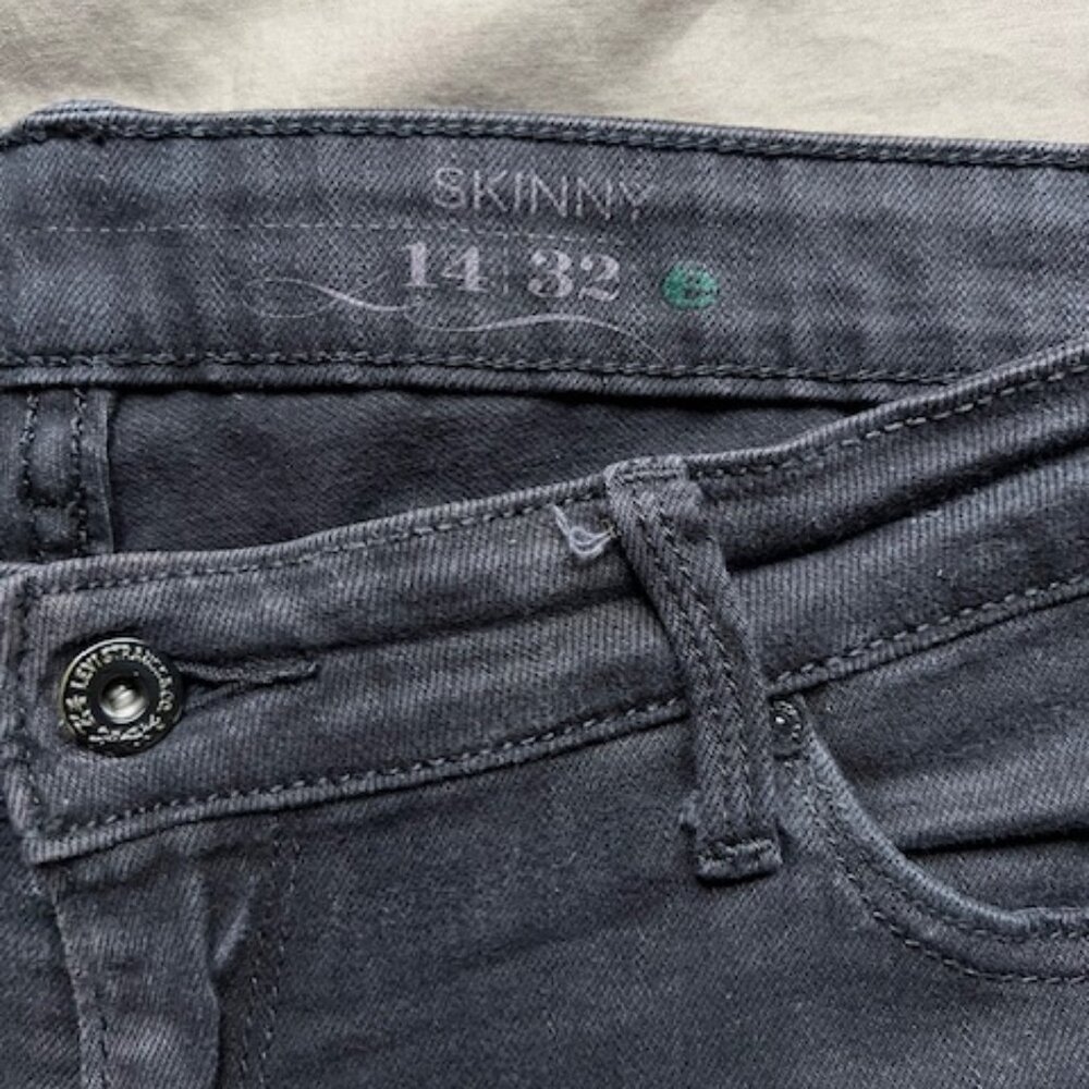 Black Levi's Eco Skinny Jeans View 3